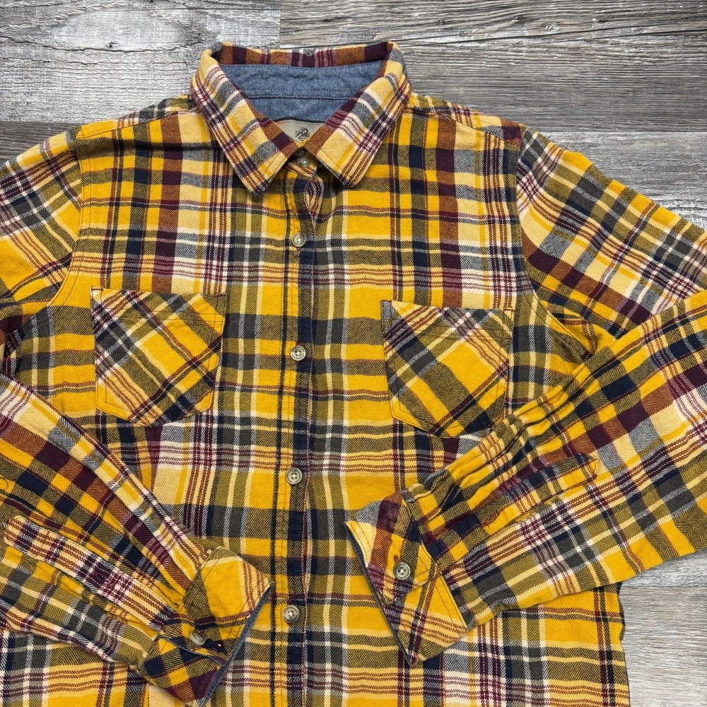Legendary Whitetails Flannel Tartan Plaid Womens L Chest Pocket Button Up Shirt‎